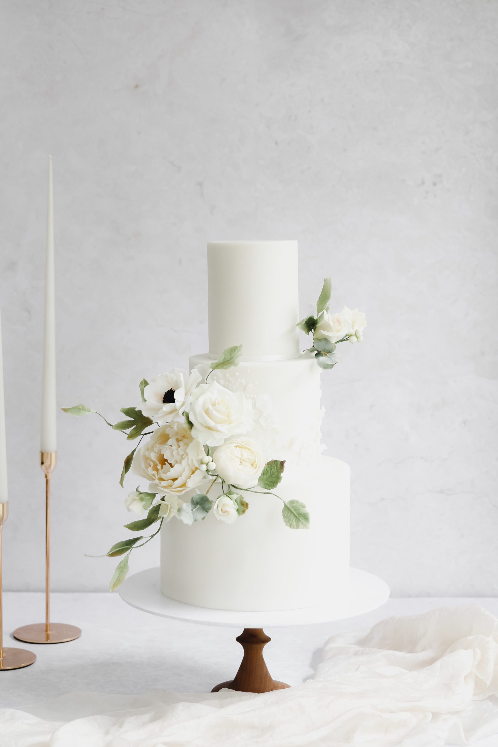 The New Classic: Reinventing The Traditional White Wedding Cake |  California Wedding Day